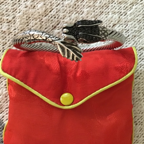 Jewelry- woman’s dragon bracelet - Picture 3 of 12